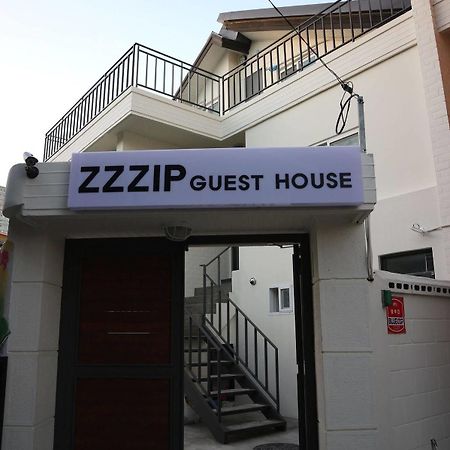 Zzzip Guesthouse In Hongdae Seoul Bagian luar foto