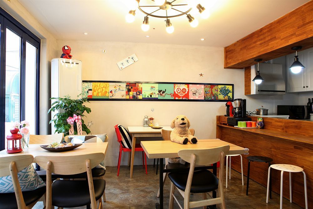 Zzzip Guesthouse In Hongdae Seoul Bagian luar foto